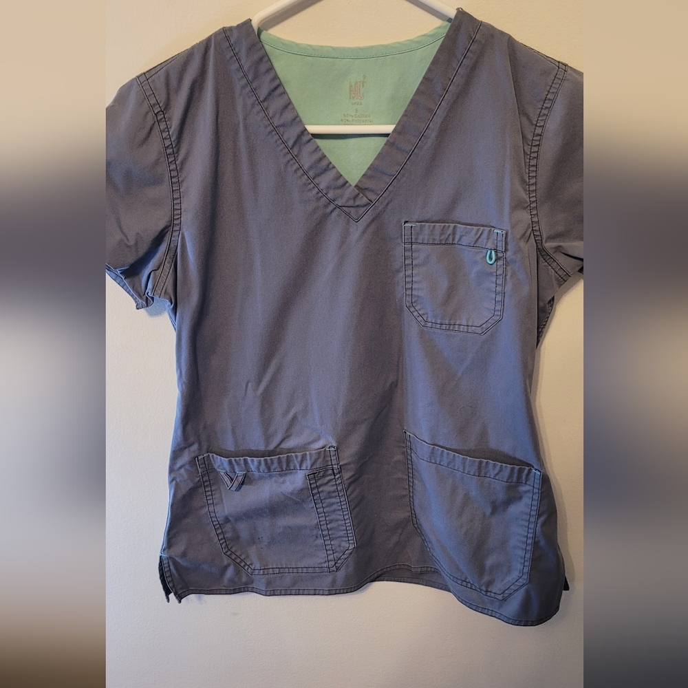 Med couture scrub set, light gray with turquoise accents, size small.